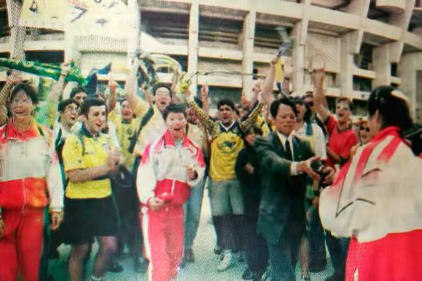 Aficionados cadistas en el estadio Santiago Bernabéu en el año 1998 / Diario de Cádiz