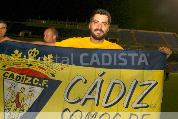 Dani Güiza, con la bandera del Cádiz CF / Trekant Media