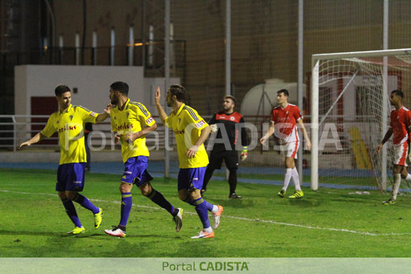 El Cádiz CF celebra un gol ante el CD San Roque / Trekant Media