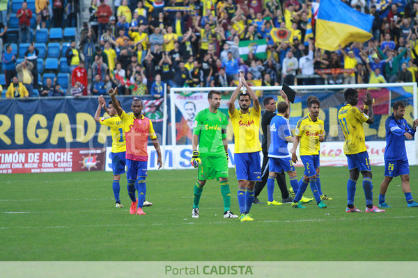 El Cádiz CF saluda a la afición tras el partido ante la SD Huesca / Trekant Media