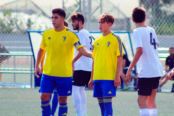 Javier Gallego y Víctor Olmo, jugadores del Balón de Cádiz Cadete A