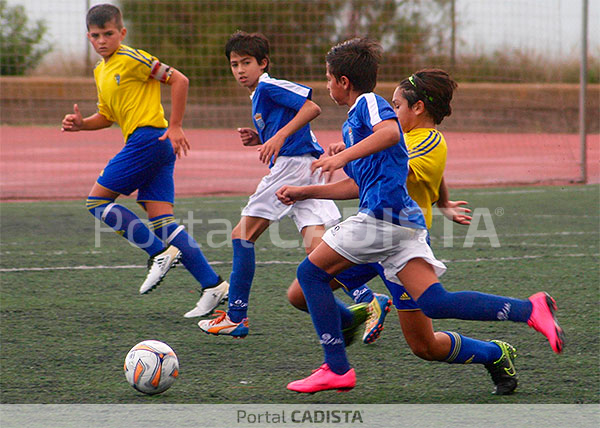 Partido entre el Cádiz CF Alevín y el CD Veteranos Xerez / lacanteracadiz.com