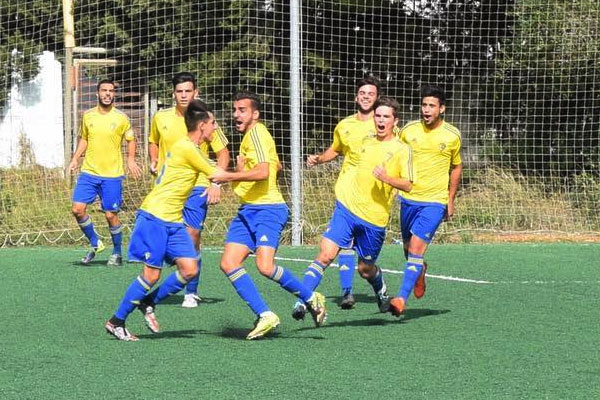 El Balón de Cádiz CF celebra un gol / Instagram @lolo_rs