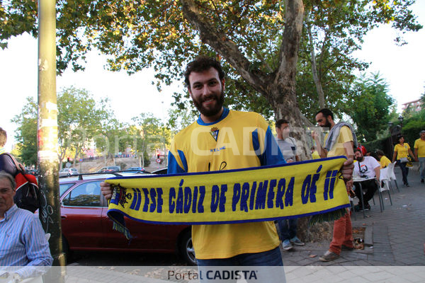 Adrián Martínez de Pinillos en los alrededores del Estadio de Vallecas / Trekant Media