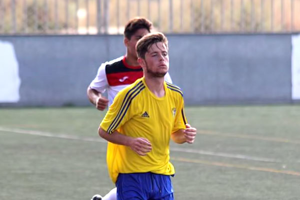 Balón de Cádiz CF Cadete A / Instagram @roberf_10