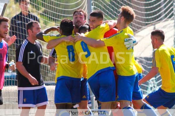 El Cádiz B celebra su gol ante el Xerez DFC