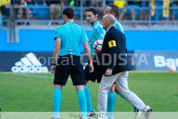 Cuadra Fernández y sus asistentes al término de la primera parte