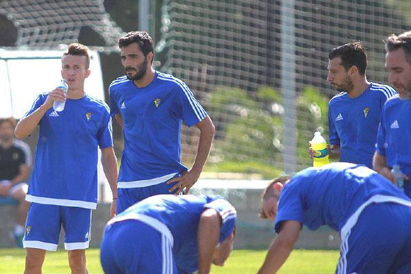 El Cádiz CF, entrenando en la Ciudad Deportiva Bahía de Cádiz / Trekant Media