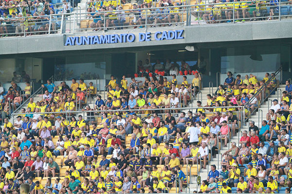 Grada Junior del Cádiz CF en el estadio Ramón de Carranza / Trekant Media