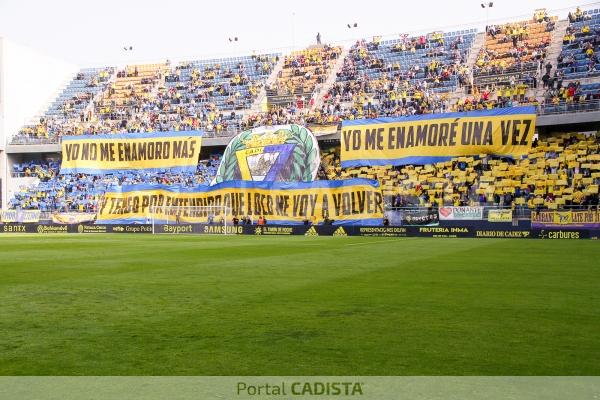 Tifo en el Cádiz CF - Sporting de Gijón / Trekant Media