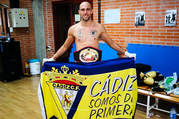 Carlos Coello, campeón de Muay Thai WKN 