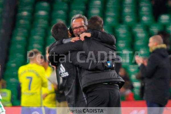 Cervera celebrando la clasificación ante el Betis