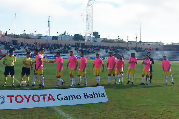 La UD Melilla, vestida del Cádiz CF en San Fernando / Twitter @UDMelilla