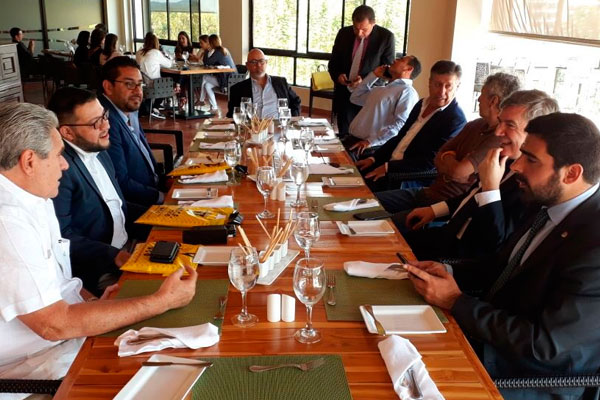 Almuerzo institucional entre el Cádiz CF y autoridades de El Salvador / cadizcf.com