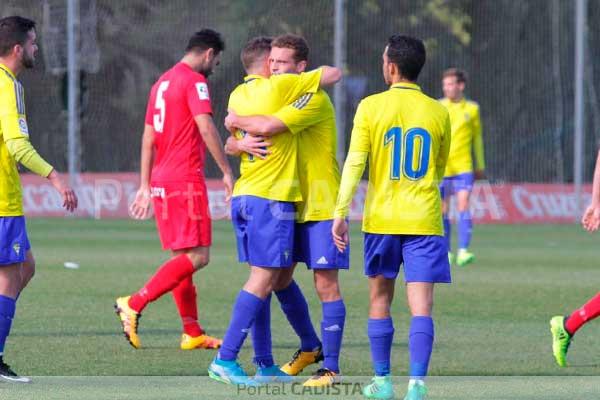 Cádiz B celebrando un gol ante el Castilleja / Trekant Media