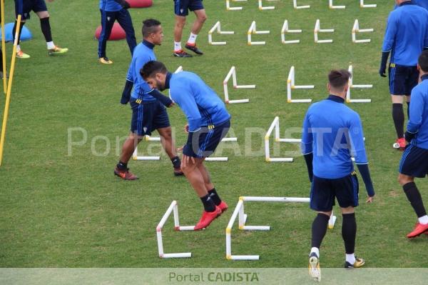 Jona en uno de los ejercicios del entreno de hoy martes