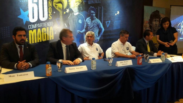 Rueda de prensa de Mágico González, Manuel Vizcaíno y Hugo Vaca en El Salvador