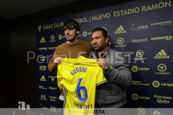 Eugeni junto a Juan Carlos Cordero en su presentación