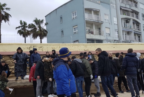 Ejército de limpieza ciudadana de las playas de Cádiz / Ayuntamiento de Cádiz