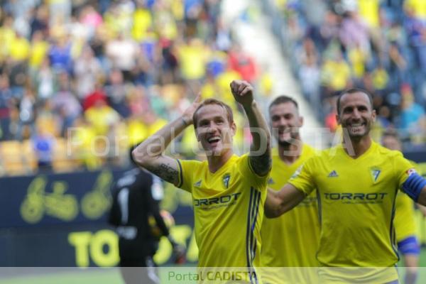 Álex Fernández celebra su gol