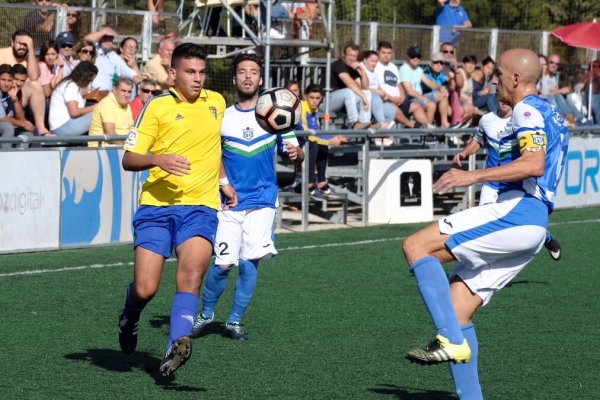 Balón de Cádiz CF - CD UD Villamartín / cadizcf.com