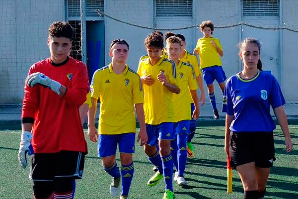 Balón de Cádiz CF Cadete B / cadizcf.com