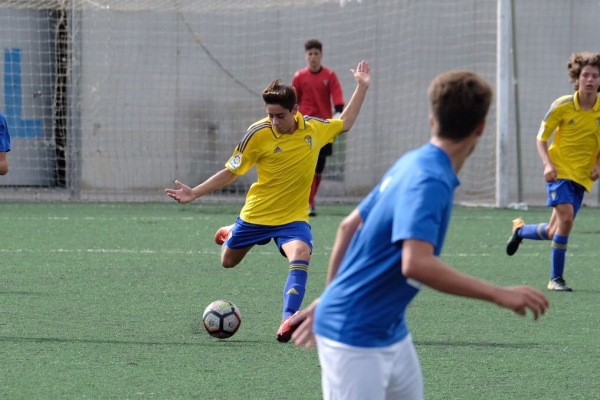 Balón de Cádiz CF Cadete B - Xerez Deportivo FC / cadizcf.com