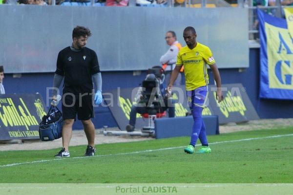 Abdullah siendo sustituido contra el Rayo Vallecano / Trekant Media