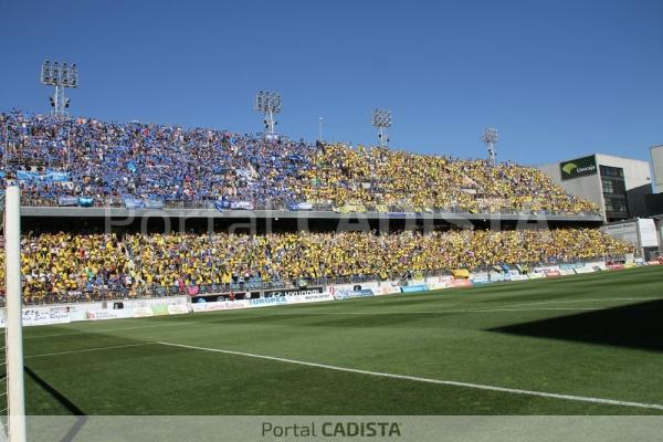 Grada del estadio Ramón de Carranza en el Cádiz CF - Real Oviedo de playoff / Trekant Media