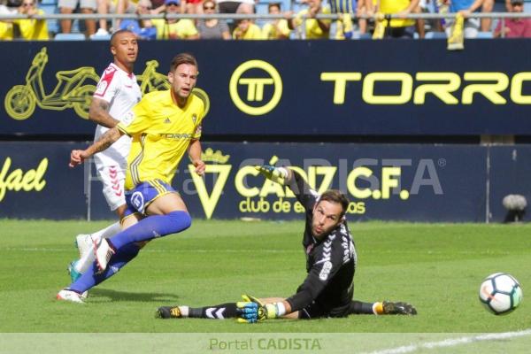 Carrillo anotando su gol de hoy