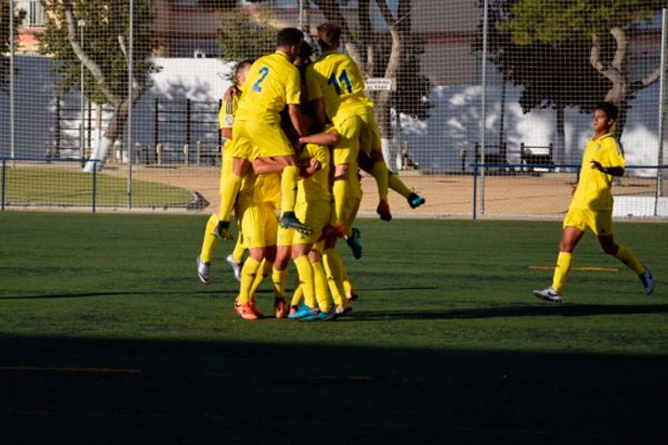 El Balón de Cádiz CF celebra su gol al SFCD Isleño / cadizcf.com