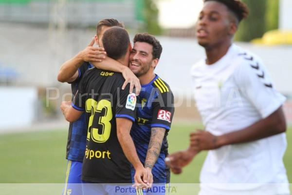 El Cádiz celebra un gol en Arcos / Trekant Media