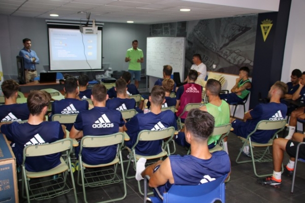 Charla del árbitro Jorge Figueroa Vázquez / cadizcf.com