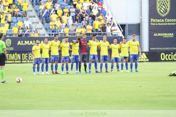 Minuto de silencio previo al Cádiz CF - UD Almería / Trekant Media