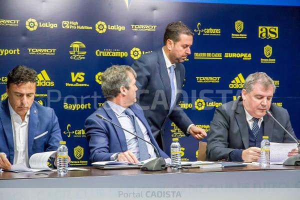 Junta General de Accionistas del Cádiz CF, con Quique Pina y Vizcaíno / Trekant Media