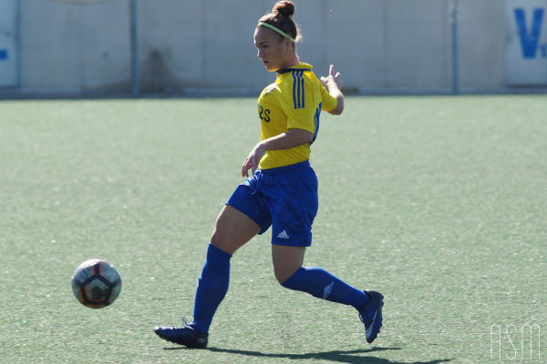 Celia Sánchez con el balón. / Imagen: Águeda Sánchez - Portal Cadista