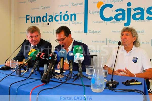 Vizcaíno y Antonio Pulido junto a Mágico González / Trekant Media