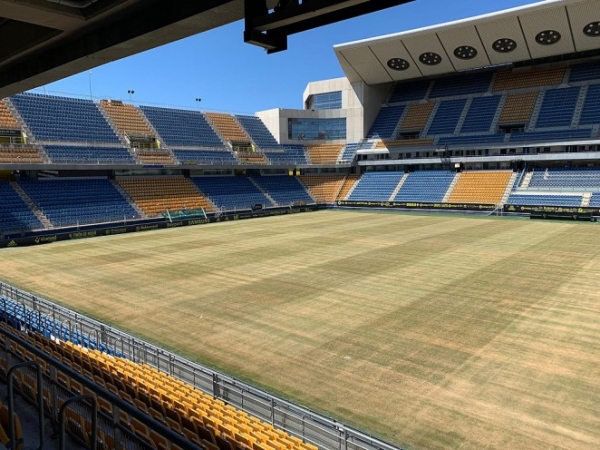 Césped del estadio Ramón de Carranza / cadizcf.com