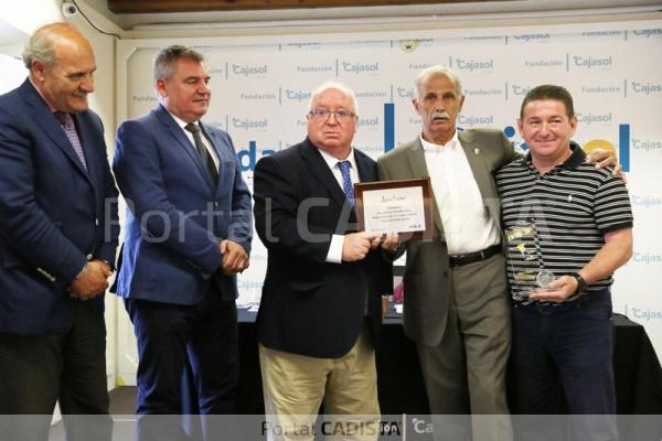 Trofeo a Manu Vallejo y reconocimiento a Antonio Navarrete, de Línea 6 EME / Trekant Media