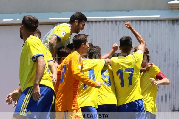 El Cádiz CF B celebra un gol en la Ciudad Deportiva Bahía de Cádiz / Trekant Media