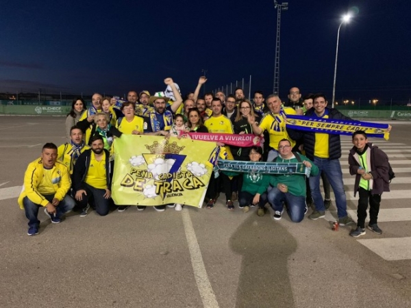 Aficionados cadistas en Elche / cadizcf.com