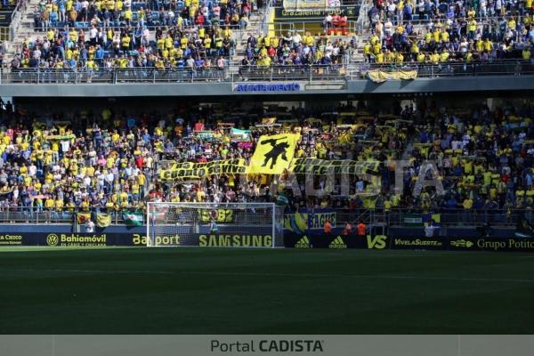 Tifo de Brigadas Amarillas en homenaje a Juan Carlos Aragón / Trekant Media