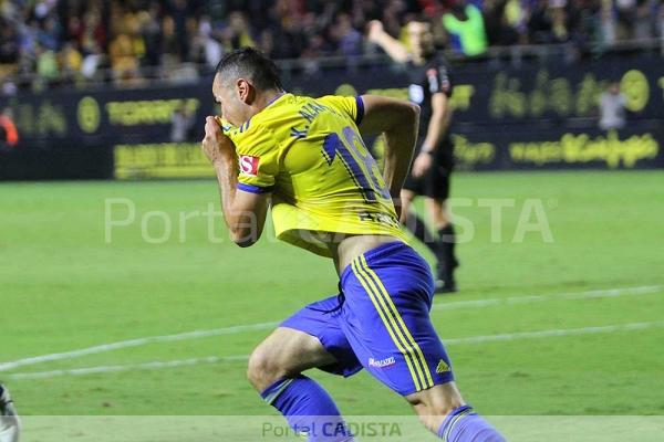 Karim Azamoum celebra un gol con el Cádiz CF / Trekant Media