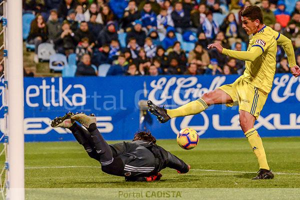 Jugada previa al gol anulado al Cádiz CF en Zaragoza / Carlos Gil-Roig - portalcadista.com