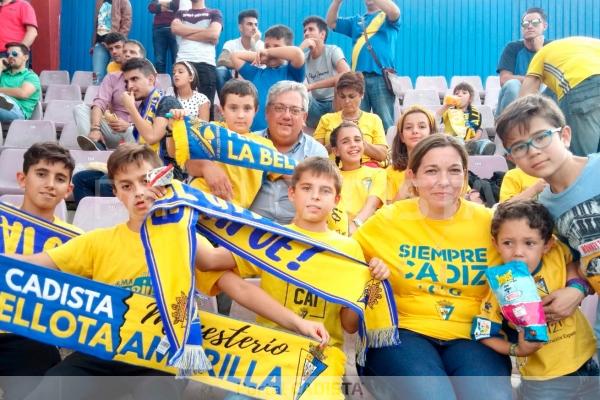 Antonio Garrote, alcalde de Monesterio, con la Peña Cadista Bellota Amarilla