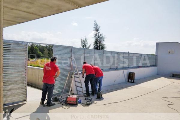 Cerramiento del campo Ramón Blanco de la Ciudad Deportiva Bahía de Cádiz / Trekant Media