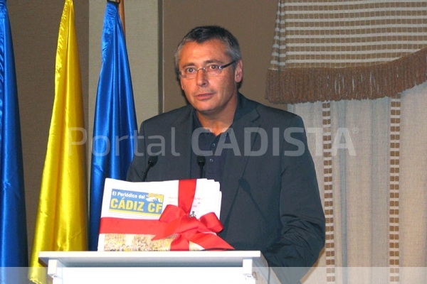 Michael Robinson, en la presentación de 'El Periódico del Cádiz CF' en el año 2006 / Trekant Media