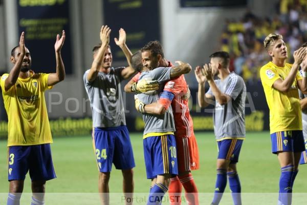 El Cádiz CF celebra la victoria ante el Extremadura UD / Trekant Media