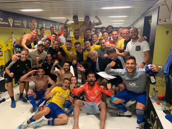 Foto de la alegría tras la victoria ante la SD Ponferradina / cadizcf.com