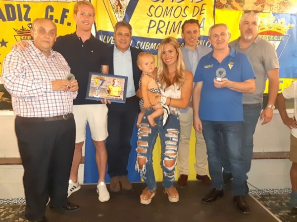 Premio de la Peña Cadista Theo Vargas a Álex Fernández / cadizcf.com